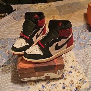 Nike Air Jordan 1 Retro High Black White Red,Comes With Both Red And Black Laces